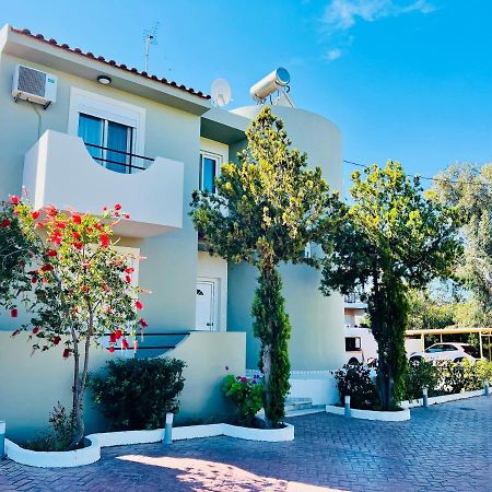 Villa Irilena - 4Bdr Beach House Генади Екстериор снимка