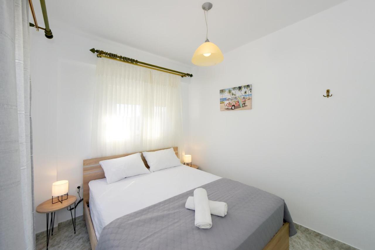 Villa Irilena - 4Bdr Beach House Генади Екстериор снимка