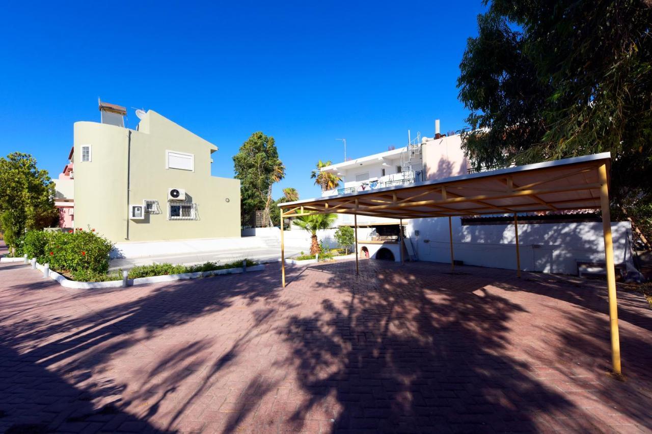 Villa Irilena - 4Bdr Beach House Генади Екстериор снимка