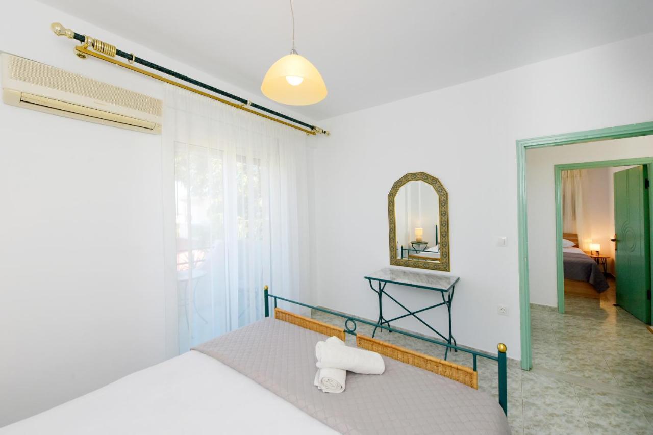 Villa Irilena - 4Bdr Beach House Генади Екстериор снимка