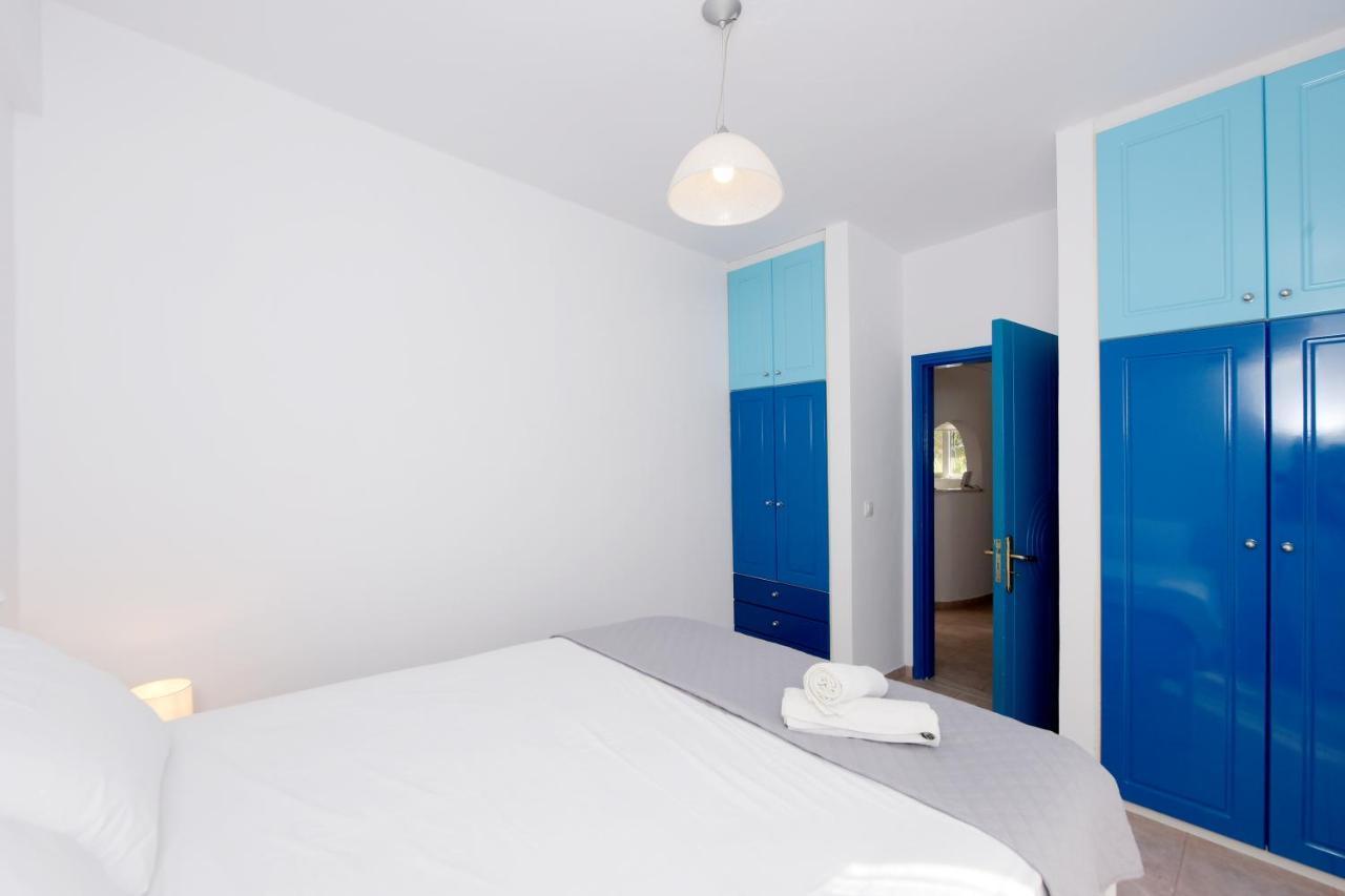 Villa Irilena - 4Bdr Beach House Генади Екстериор снимка