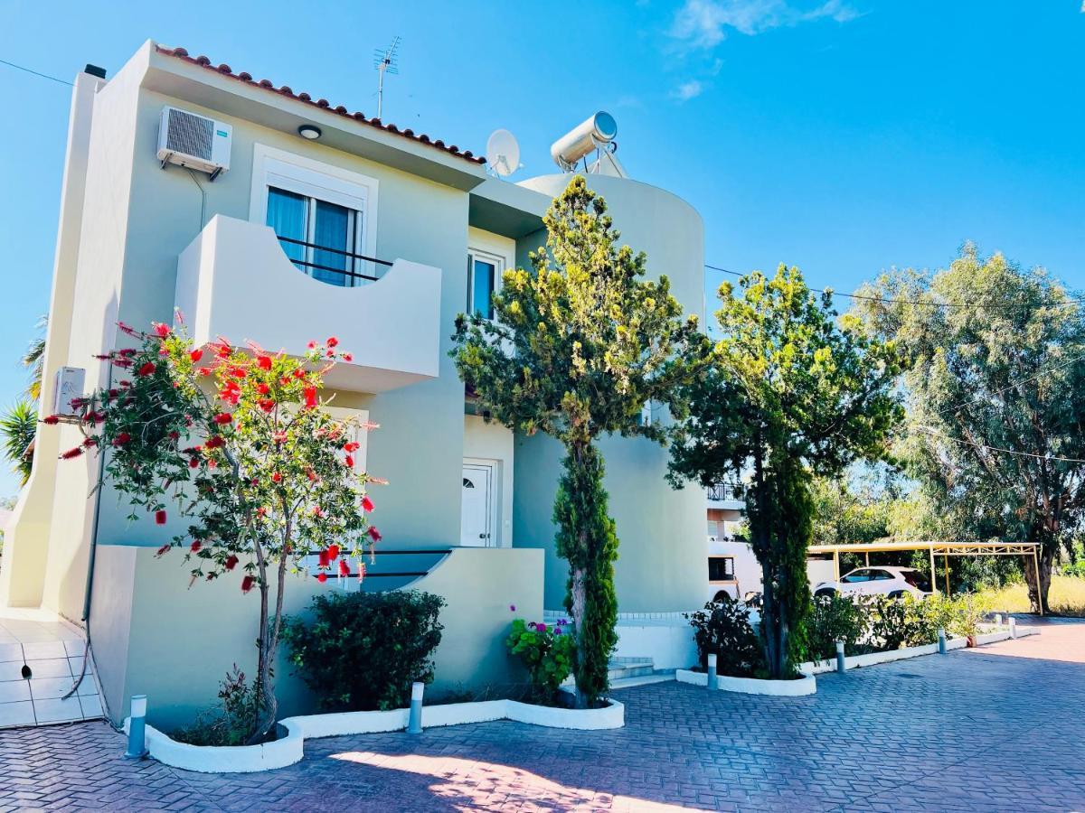 Villa Irilena - 4Bdr Beach House Генади Екстериор снимка